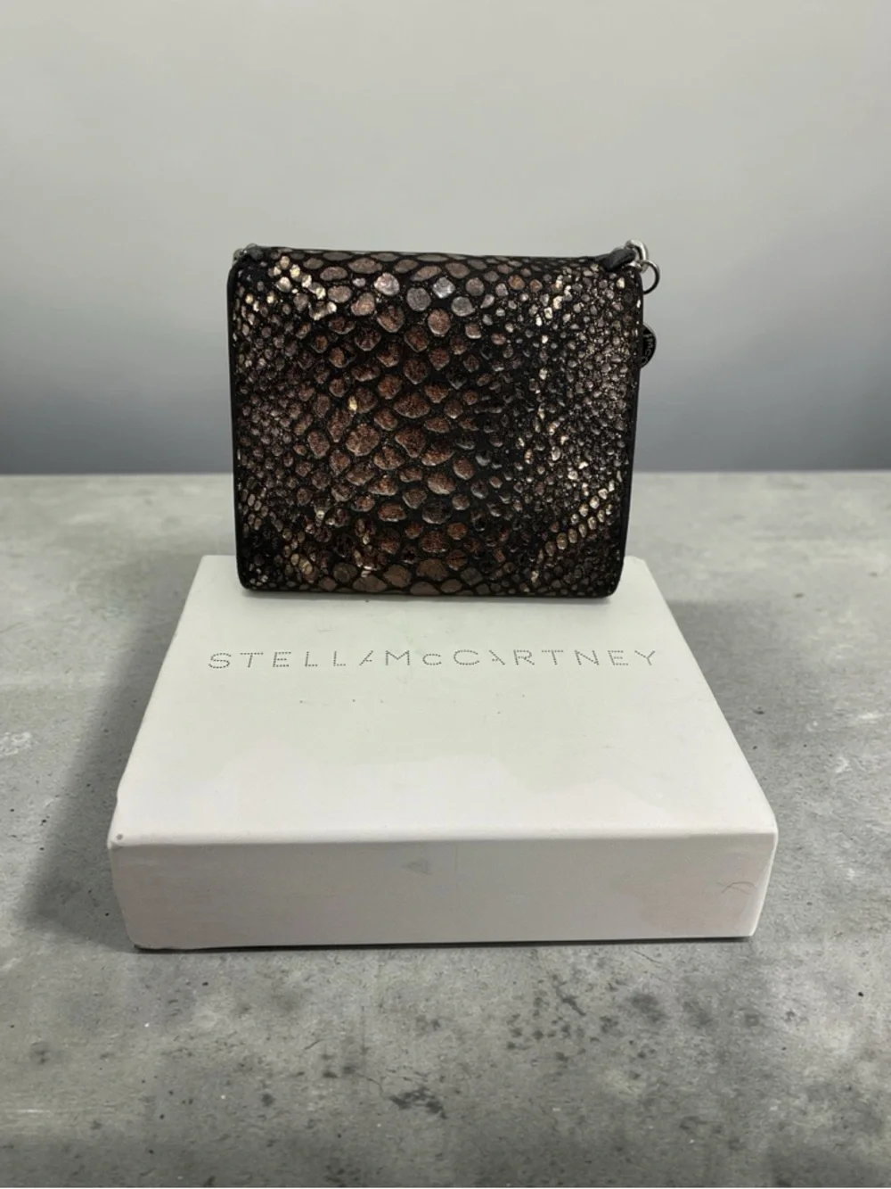 Rare Stella McCartney Falabella Faux Snakeskin Compact Wallet w/ box NWOT - Picture 2 of 5